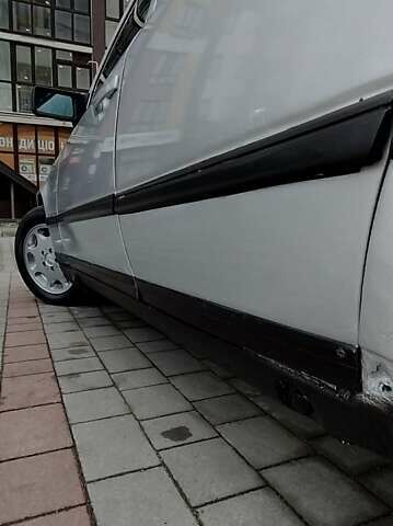 Сірий Мерседес Е-Клас, об'ємом двигуна 2 л та пробігом 400 тис. км за 2450 $, фото 32 на Automoto.ua