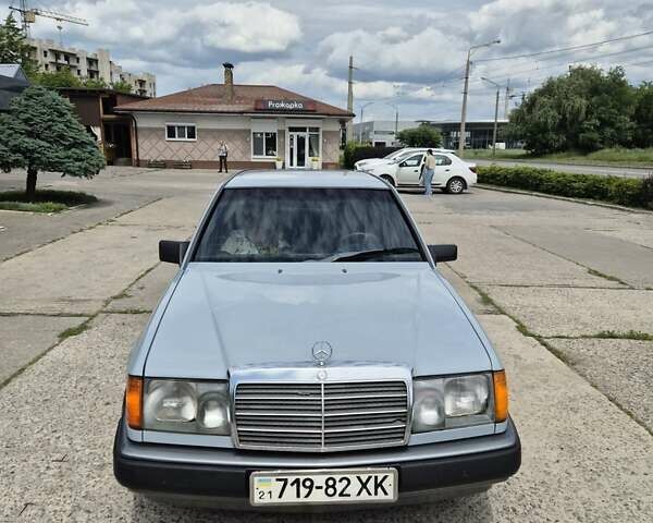 Сірий Мерседес Е-Клас, об'ємом двигуна 2 л та пробігом 270 тис. км за 2800 $, фото 4 на Automoto.ua