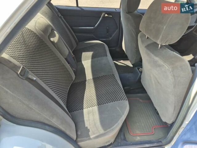 Сірий Мерседес Е-Клас, об'ємом двигуна 2 л та пробігом 270 тис. км за 2800 $, фото 3 на Automoto.ua