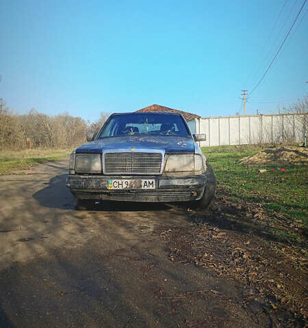 Серый Мерседес Е-Класс, объемом двигателя 2 л и пробегом 200 тыс. км за 700 $, фото 4 на Automoto.ua