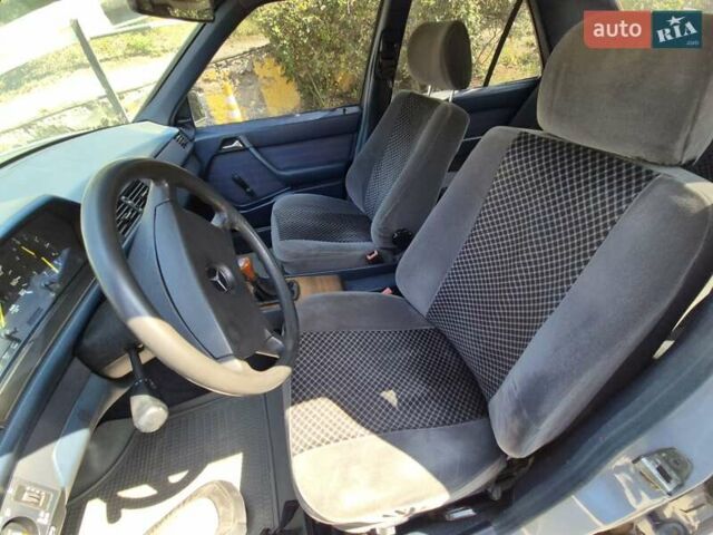 Сірий Мерседес Е-Клас, об'ємом двигуна 2 л та пробігом 270 тис. км за 2800 $, фото 7 на Automoto.ua