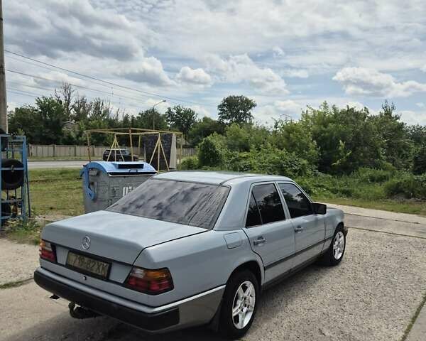 Сірий Мерседес Е-Клас, об'ємом двигуна 2 л та пробігом 270 тис. км за 2800 $, фото 1 на Automoto.ua