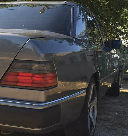 Серый Мерседес Е-Класс, объемом двигателя 3 л и пробегом 407 тыс. км за 4500 $, фото 22 на Automoto.ua