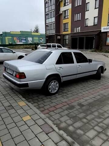 Сірий Мерседес Е-Клас, об'ємом двигуна 2 л та пробігом 400 тис. км за 2450 $, фото 16 на Automoto.ua