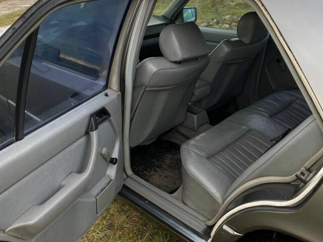 Сірий Мерседес Е-Клас, об'ємом двигуна 3 л та пробігом 500 тис. км за 1750 $, фото 2 на Automoto.ua