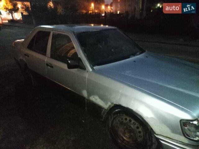 Сірий Мерседес Е-Клас, об'ємом двигуна 2 л та пробігом 435 тис. км за 1100 $, фото 3 на Automoto.ua