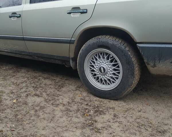 Серый Мерседес Е-Класс, объемом двигателя 2.3 л и пробегом 279 тыс. км за 4000 $, фото 4 на Automoto.ua