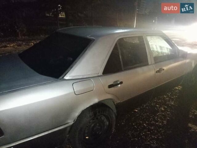 Сірий Мерседес Е-Клас, об'ємом двигуна 2 л та пробігом 435 тис. км за 1100 $, фото 11 на Automoto.ua