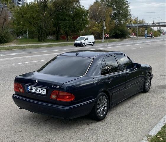 Сірий Мерседес Е-Клас, об'ємом двигуна 2.6 л та пробігом 450 тис. км за 2799 $, фото 1 на Automoto.ua