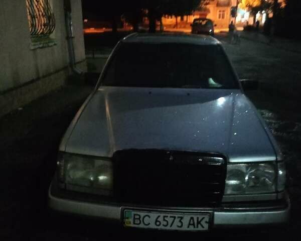 Сірий Мерседес Е-Клас, об'ємом двигуна 2 л та пробігом 435 тис. км за 1100 $, фото 10 на Automoto.ua