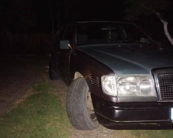 Мерседес Е-Класс 1989 в Стрые на Automoto.ua Серый Мерседес Е-Класс, объемом двигателя 2.5 л и пробегом 660 тыс. км за 2100 $, фото 1 на Automoto.ua