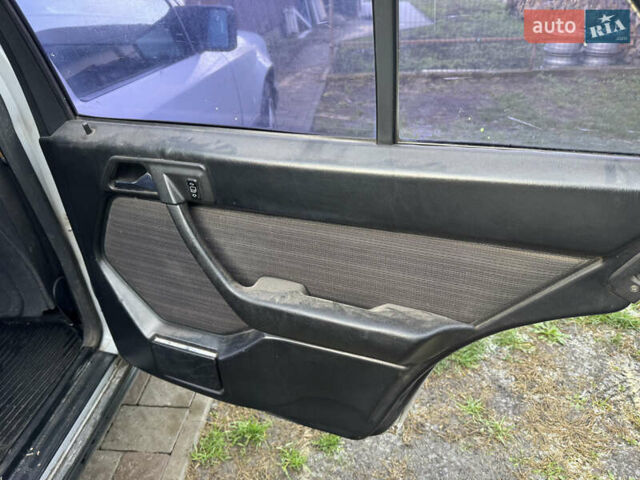 Серый Мерседес Е-Класс, объемом двигателя 2 л и пробегом 417 тыс. км за 1700 $, фото 6 на Automoto.ua