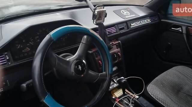 Серый Мерседес Е-Класс, объемом двигателя 2.3 л и пробегом 400 тыс. км за 3000 $, фото 3 на Automoto.ua