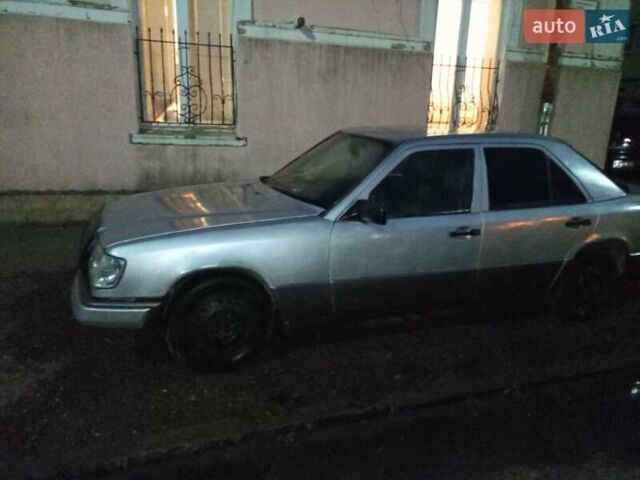 Сірий Мерседес Е-Клас, об'ємом двигуна 2 л та пробігом 435 тис. км за 1100 $, фото 2 на Automoto.ua