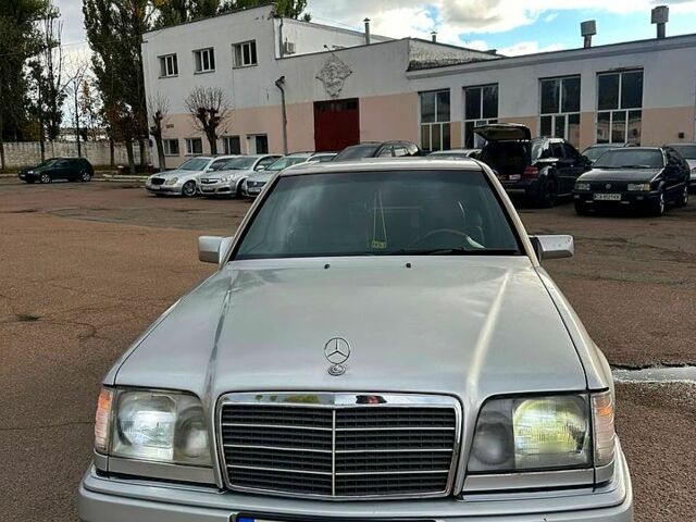 Мерседес Е-Клас 1989 у Черкасах на Automoto.ua Сірий Мерседес Е-Клас, об'ємом двигуна 2.3 л та пробігом 0 тис. км за 2000 $, фото 2 на Automoto.ua