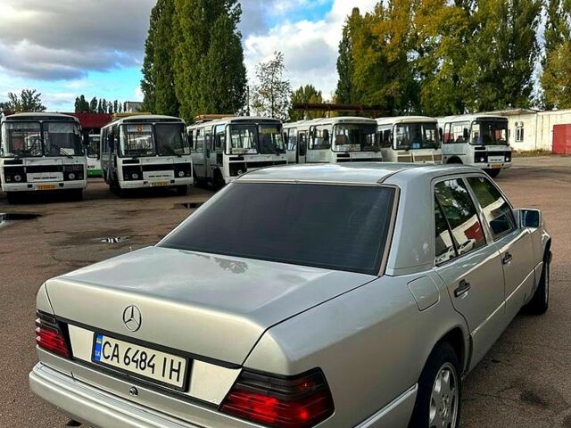 Мерседес Е-Клас 1989 у Черкасах на Automoto.ua Сірий Мерседес Е-Клас, об'ємом двигуна 2.3 л та пробігом 0 тис. км за 2000 $, фото 3 на Automoto.ua