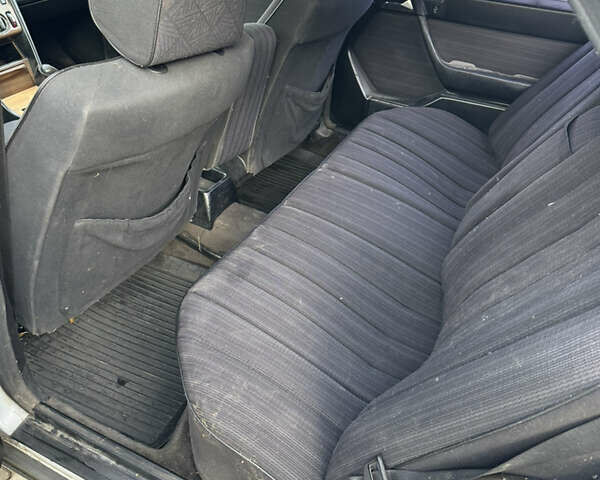 Серый Мерседес Е-Класс, объемом двигателя 2 л и пробегом 417 тыс. км за 1700 $, фото 8 на Automoto.ua