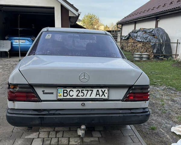 Серый Мерседес Е-Класс, объемом двигателя 2 л и пробегом 417 тыс. км за 1700 $, фото 3 на Automoto.ua