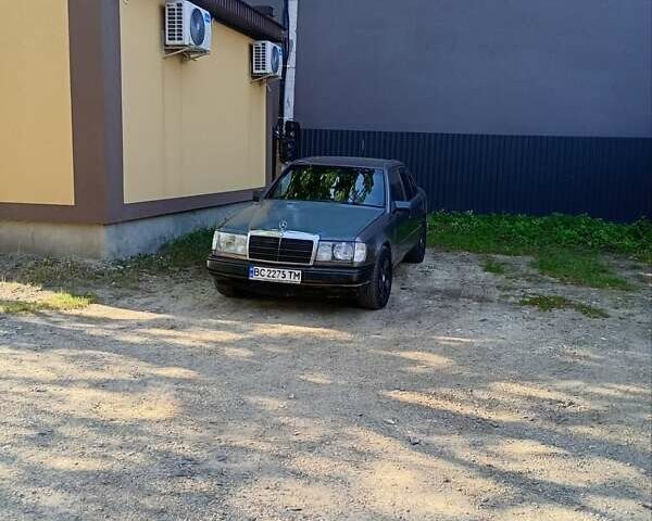Мерседес Е-Класс 1989 в Стрые на Automoto.ua Серый Мерседес Е-Класс, объемом двигателя 2.5 л и пробегом 660 тыс. км за 2100 $, фото 4 на Automoto.ua