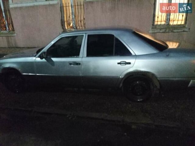 Сірий Мерседес Е-Клас, об'ємом двигуна 2 л та пробігом 435 тис. км за 1100 $, фото 5 на Automoto.ua