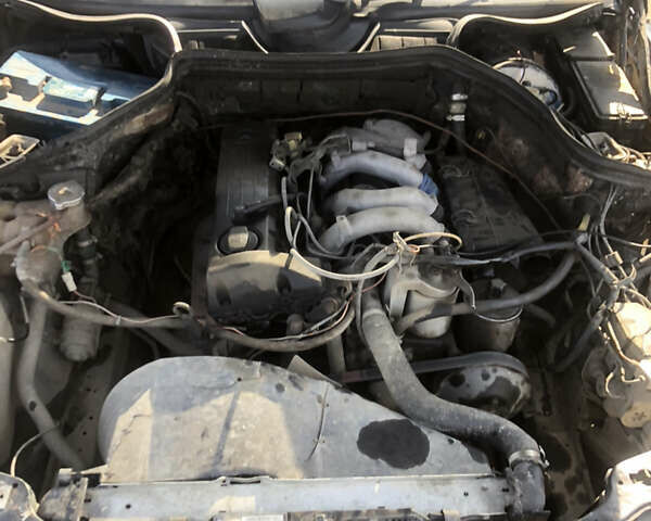 Сірий Мерседес Е-Клас, об'ємом двигуна 2 л та пробігом 475 тис. км за 1750 $, фото 9 на Automoto.ua