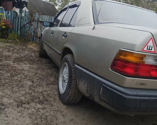 Серый Мерседес Е-Класс, объемом двигателя 2.3 л и пробегом 279 тыс. км за 4000 $, фото 6 на Automoto.ua