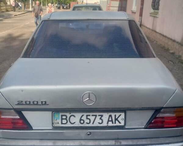 Сірий Мерседес Е-Клас, об'ємом двигуна 2 л та пробігом 435 тис. км за 1100 $, фото 9 на Automoto.ua