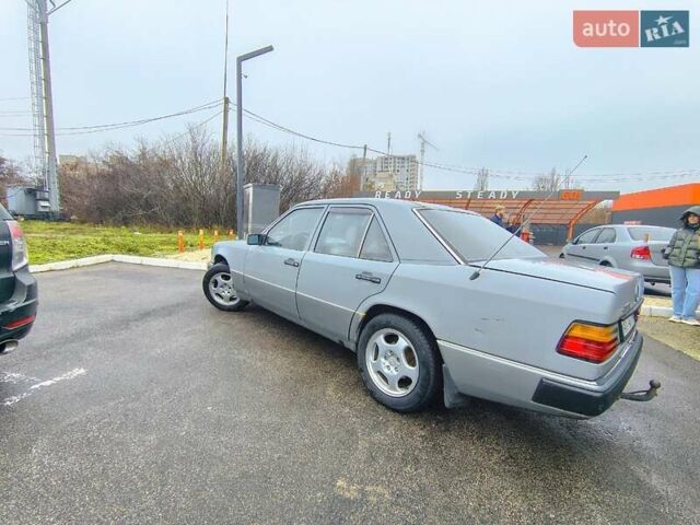 Сірий Мерседес Е-Клас, об'ємом двигуна 1.99 л та пробігом 403 тис. км за 2999 $, фото 4 на Automoto.ua