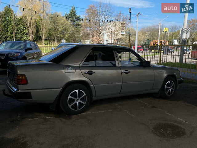 Сірий Мерседес Е-Клас, об'ємом двигуна 2 л та пробігом 371 тис. км за 2500 $, фото 2 на Automoto.ua