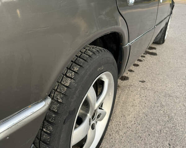 Серый Мерседес Е-Класс, объемом двигателя 2.3 л и пробегом 300 тыс. км за 2150 $, фото 10 на Automoto.ua