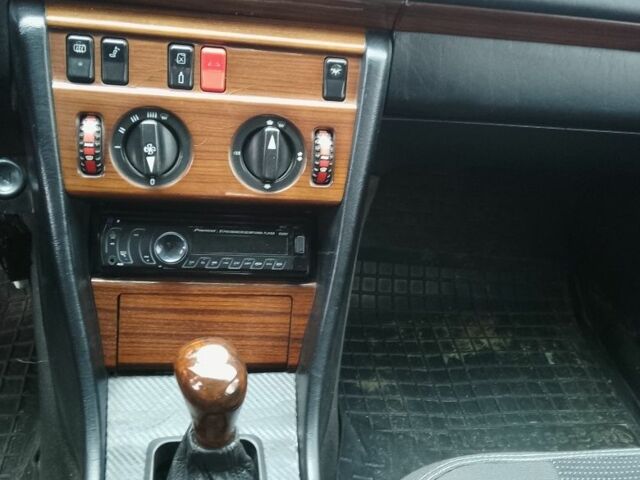 Сірий Мерседес Е-Клас, об'ємом двигуна 2.3 л та пробігом 486 тис. км за 2300 $, фото 1 на Automoto.ua