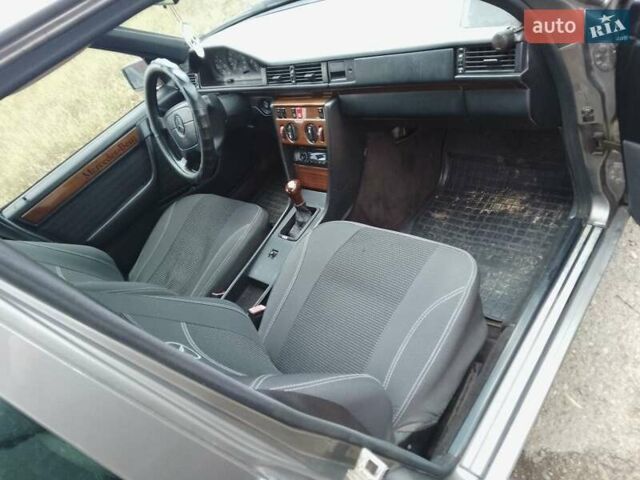 Сірий Мерседес Е-Клас, об'ємом двигуна 2.3 л та пробігом 486 тис. км за 2300 $, фото 2 на Automoto.ua