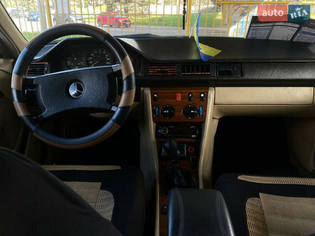 Сірий Мерседес Е-Клас, об'ємом двигуна 2 л та пробігом 371 тис. км за 2500 $, фото 8 на Automoto.ua