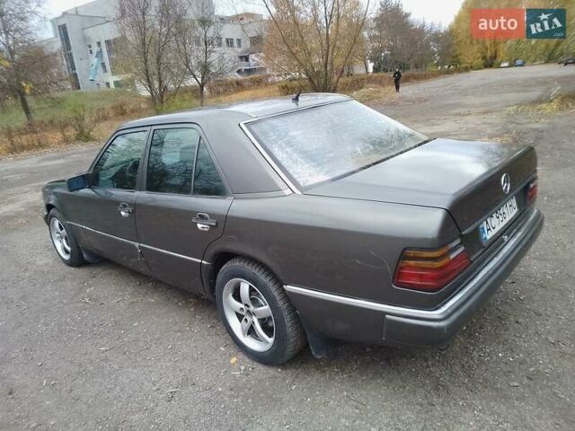Сірий Мерседес Е-Клас, об'ємом двигуна 2.3 л та пробігом 486 тис. км за 2300 $, фото 5 на Automoto.ua