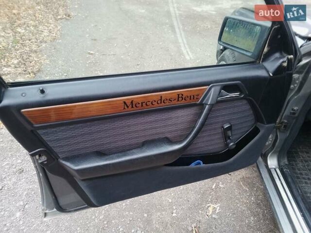 Сірий Мерседес Е-Клас, об'ємом двигуна 2.3 л та пробігом 486 тис. км за 2300 $, фото 4 на Automoto.ua