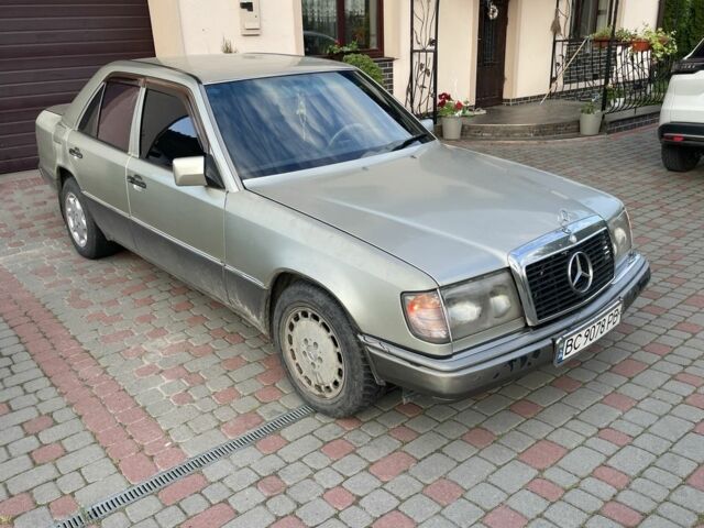 Сірий Мерседес Е-Клас, об'ємом двигуна 2 л та пробігом 300 тис. км за 1650 $, фото 16 на Automoto.ua