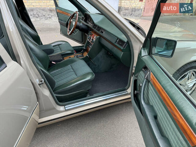 Серый Мерседес Е-Класс, объемом двигателя 2.3 л и пробегом 400 тыс. км за 4999 $, фото 10 на Automoto.ua