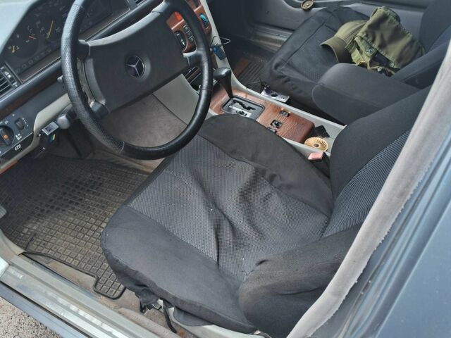 Сірий Мерседес Е-Клас, об'ємом двигуна 2.3 л та пробігом 3 тис. км за 1300 $, фото 4 на Automoto.ua