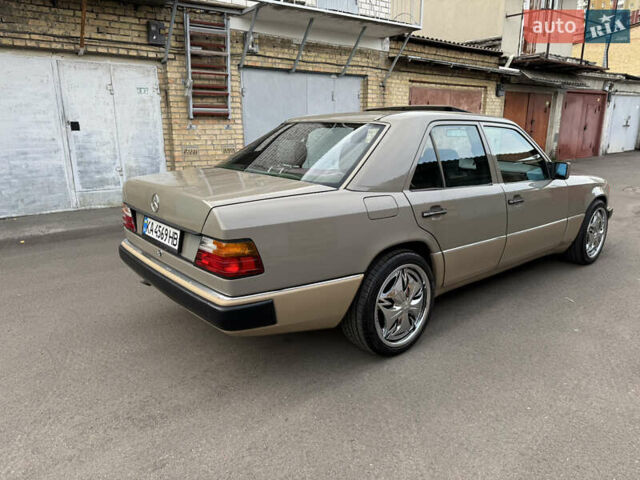 Серый Мерседес Е-Класс, объемом двигателя 2.3 л и пробегом 400 тыс. км за 4999 $, фото 2 на Automoto.ua