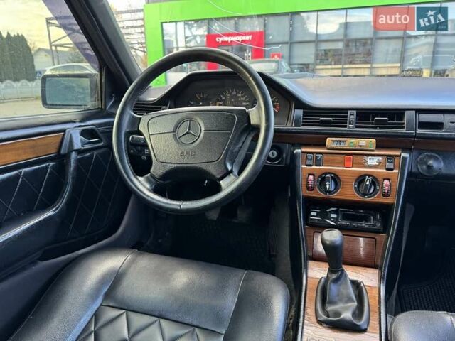 Мерседес Е-Класс 1990 в Косове на Automoto.ua Серый Мерседес Е-Класс, объемом двигателя 2.3 л и пробегом 300 тыс. км за 1450 $, фото 11 на Automoto.ua