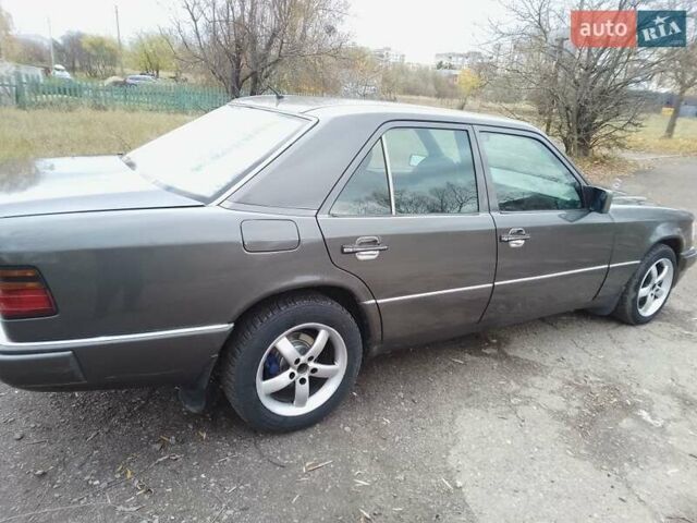 Сірий Мерседес Е-Клас, об'ємом двигуна 2.3 л та пробігом 486 тис. км за 2300 $, фото 3 на Automoto.ua