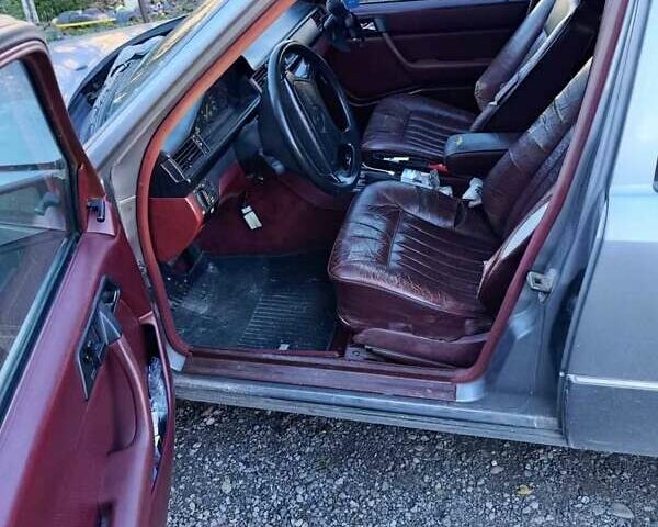 Серый Мерседес Е-Класс, объемом двигателя 3 л и пробегом 400 тыс. км за 1700 $, фото 5 на Automoto.ua