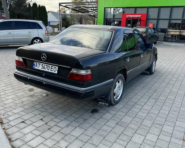 Мерседес Е-Класс 1990 в Косове на Automoto.ua Серый Мерседес Е-Класс, объемом двигателя 2.3 л и пробегом 300 тыс. км за 1450 $, фото 5 на Automoto.ua