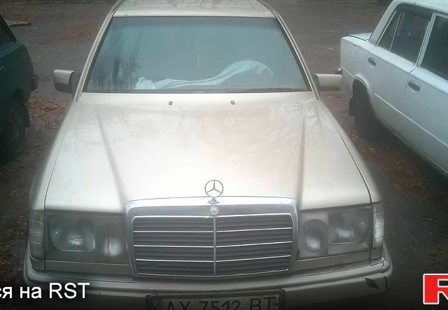 Серый Мерседес Е-Класс, объемом двигателя 2.6 л и пробегом 0 тыс. км за 1600 $, фото 4 на Automoto.ua