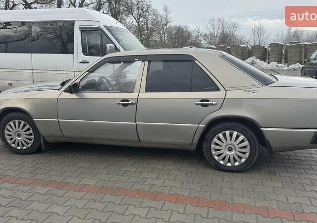 Серый Мерседес Е-Класс, объемом двигателя 2 л и пробегом 430 тыс. км за 1500 $, фото 2 на Automoto.ua