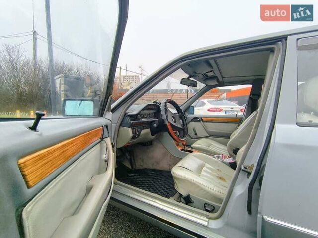 Сірий Мерседес Е-Клас, об'ємом двигуна 1.99 л та пробігом 403 тис. км за 2999 $, фото 11 на Automoto.ua