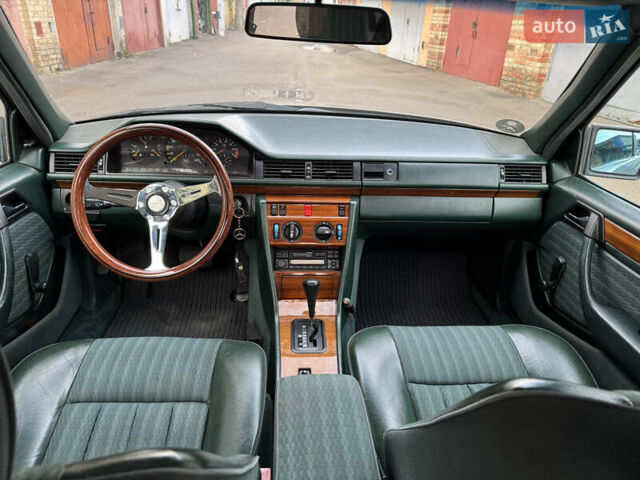 Серый Мерседес Е-Класс, объемом двигателя 2.3 л и пробегом 400 тыс. км за 4999 $, фото 14 на Automoto.ua