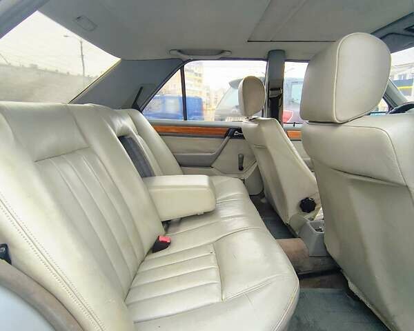 Сірий Мерседес Е-Клас, об'ємом двигуна 1.99 л та пробігом 403 тис. км за 2999 $, фото 9 на Automoto.ua