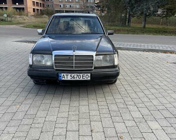 Мерседес Е-Класс 1990 в Косове на Automoto.ua Серый Мерседес Е-Класс, объемом двигателя 2.3 л и пробегом 300 тыс. км за 1450 $, фото 3 на Automoto.ua