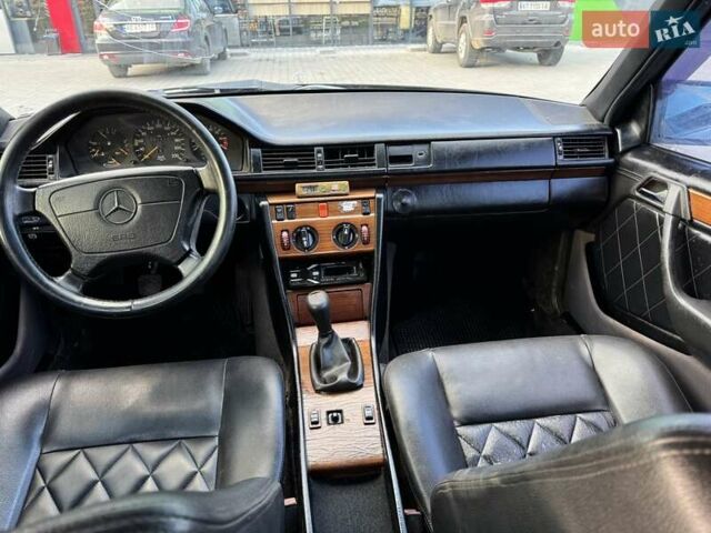 Мерседес Е-Класс 1990 в Косове на Automoto.ua Серый Мерседес Е-Класс, объемом двигателя 2.3 л и пробегом 300 тыс. км за 1450 $, фото 9 на Automoto.ua